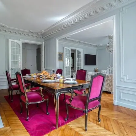 Gran Luxury Tour Eiffel Bed & Breakfast 4*